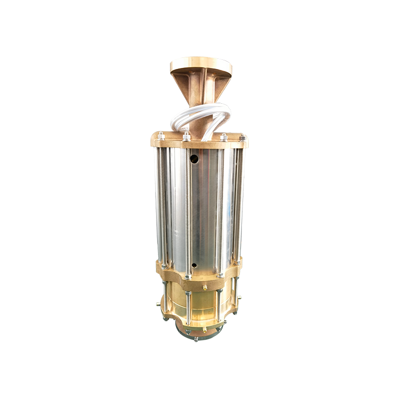Cryogenic submerged centrifugal pump with pump casing